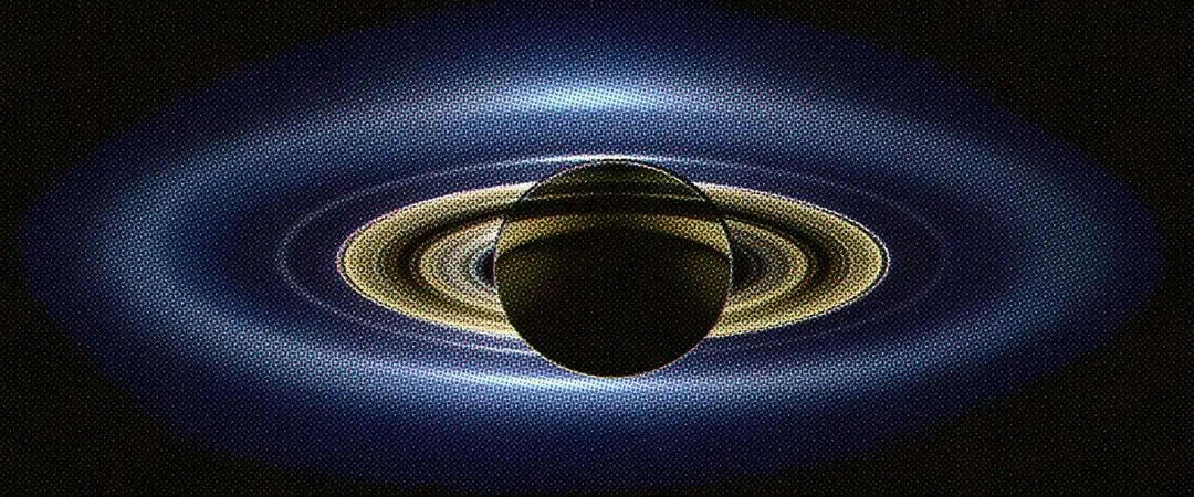 Saturne et ses anneaux, photographiée par la sonde Cassini